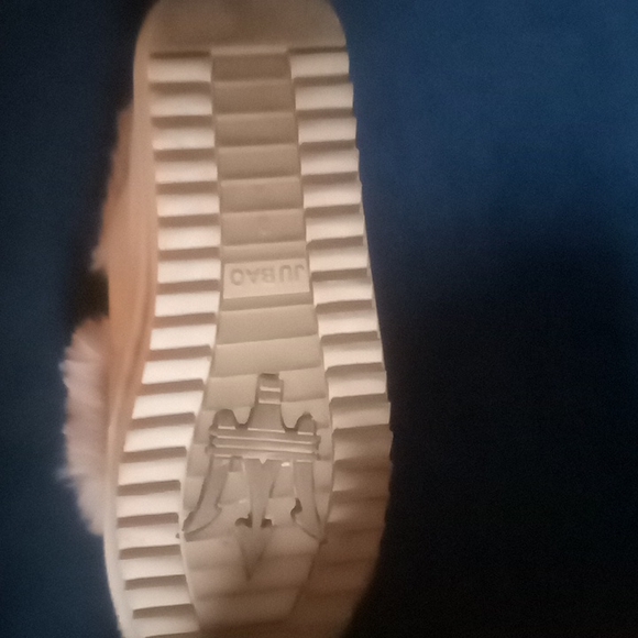 Faux fur inside or out slippers - Picture 3 of 3